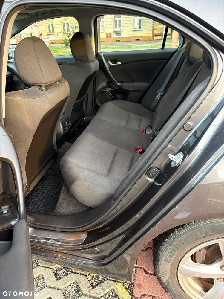 Honda Accord 2.0 Executive Nav - 25
