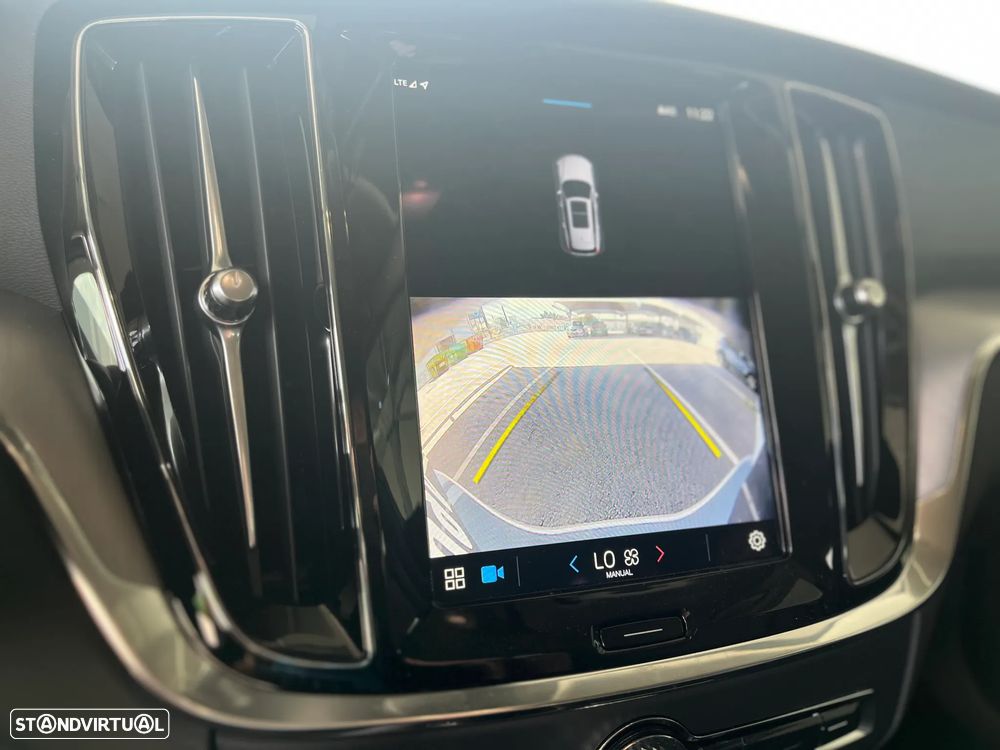 Volvo V60 2.0 B4 Core Auto - 33