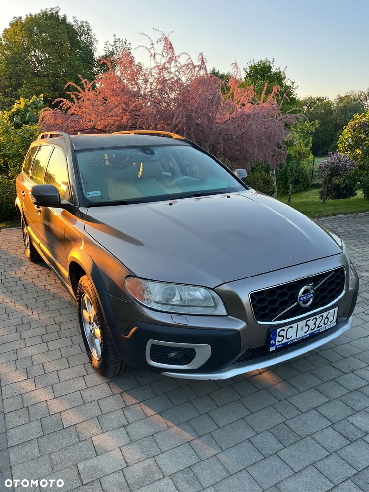 Volvo XC 70 D5 AWD Momentum - 1