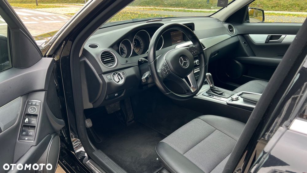 Mercedes-Benz Klasa C 180 T CGI Automatik BlueEFFICIENCY Avantgarde - 8