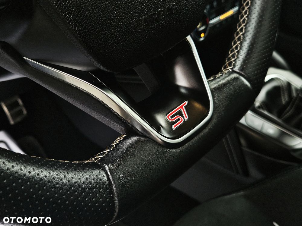 Ford Focus 2.3 EcoBoost S&S ST mit Styling-Paket - 20