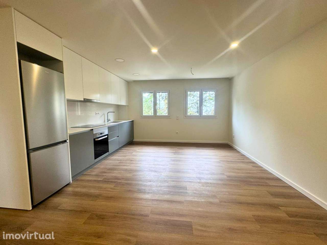 Apartamento T3 totalmente renovado - Grande imagem: 2/14