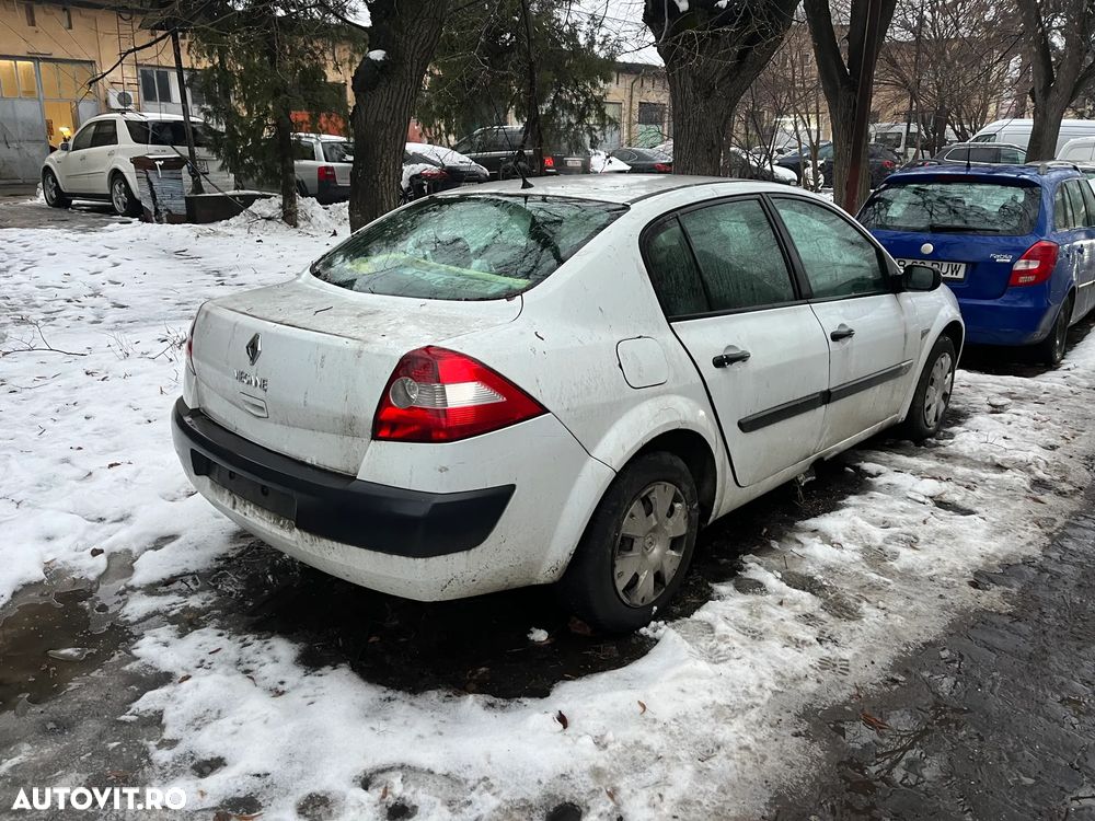 Dezmembrez Renault Megane II non facelift 1,5 dci alb 2005 - 6
