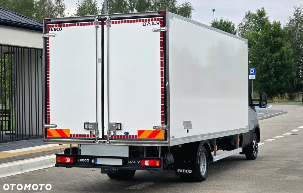Iveco ❗️❗️DAILY 3.0 180KM 50C18 ❗️❗️ZABUDOWA IGLOOCAR 10 PALET / MROŹNIA -32 +32 / AGREGAT THERMOKING V300 MAX / AUTOMAT HI-MATIC / LAKIER METALIC / NAWIGACJA / TEMPOMAT ADAPTACYJNY / PODUSZKI PNEUMATYCZNE / GRUBA ŚCIANKA / WERSJA WZMOCNIONA / SALON POLSKA / FULL LED / MAKSYMALNA DOSTĘPNA OPCJA WYPOSAŻENIA❗❗ STAN - JAK NOWY ❗️ - 16