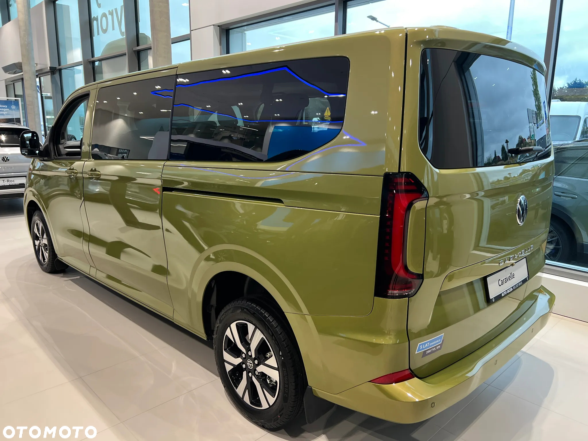 Volkswagen Caravelle - 4