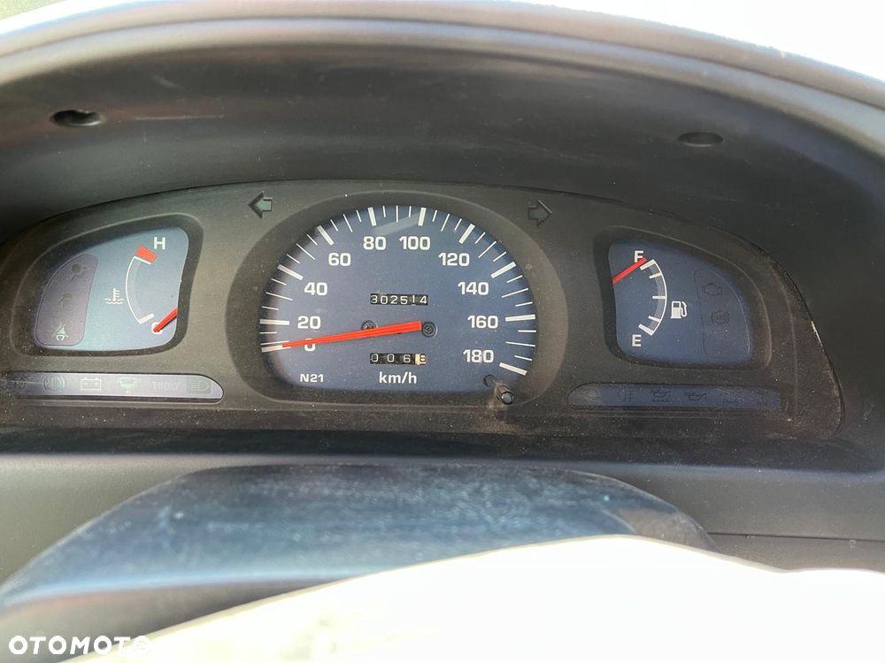 Toyota Hilux 4WD SR5 - 8