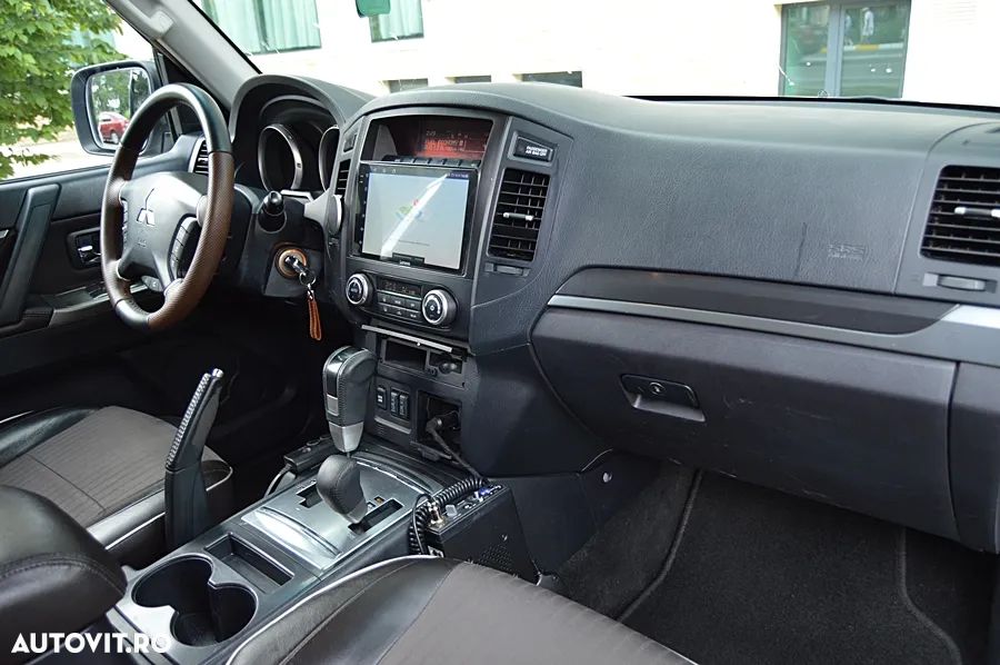 Mitsubishi Pajero - 6