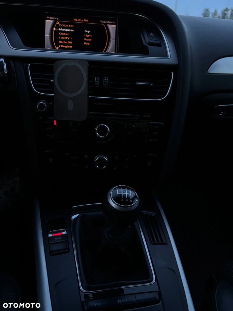 Audi A4 Limousine - 13