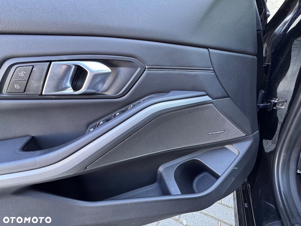BMW Seria 3 320i xDrive M Sport - 26