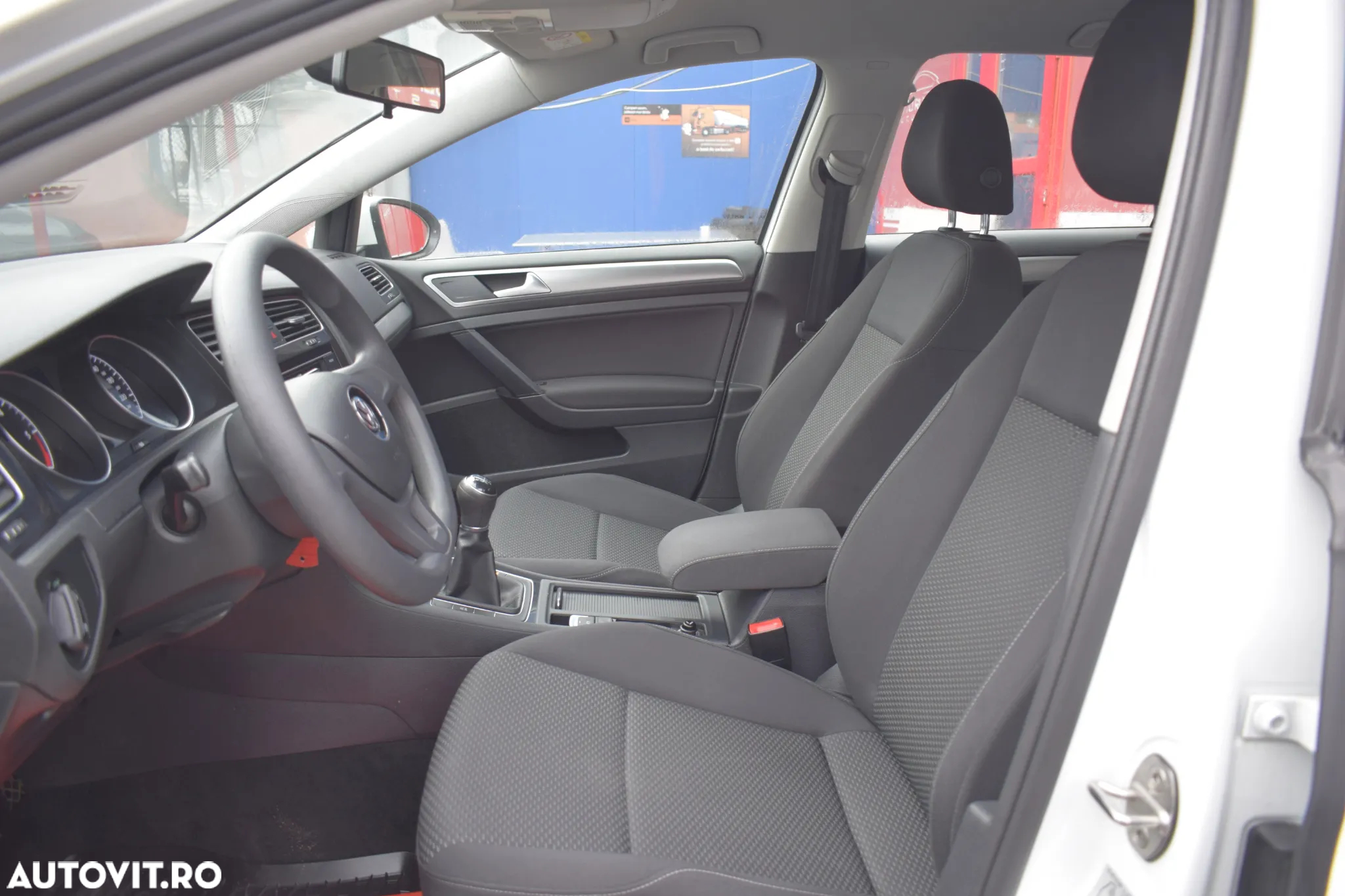 Volkswagen Golf 1.6 TDI Comfortline - 6