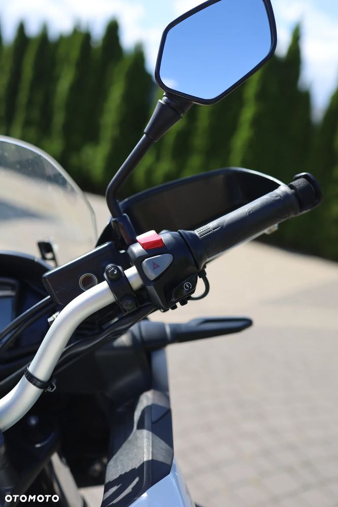 Honda VFR - 13