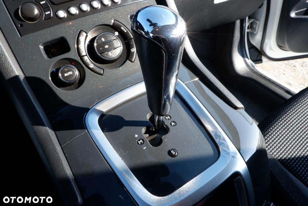 Peugeot 5008 HDI FAP 110 EGS6 Tendance - 21