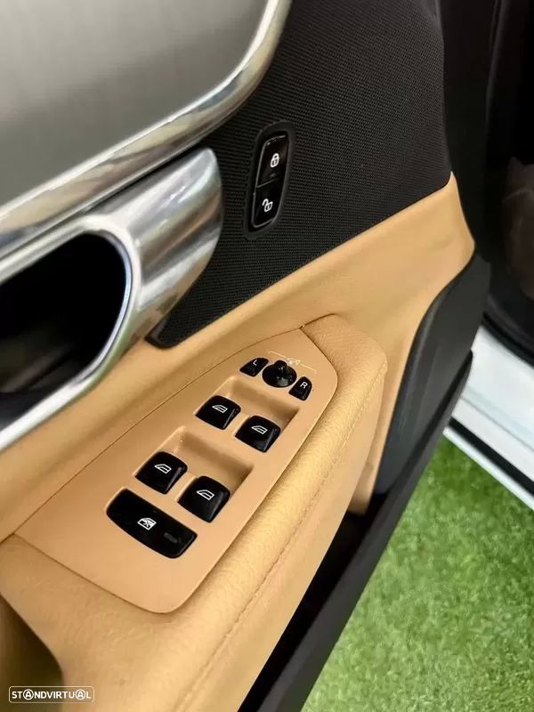 Volvo V90 2.0 D4 Momentum Geartronic - 28