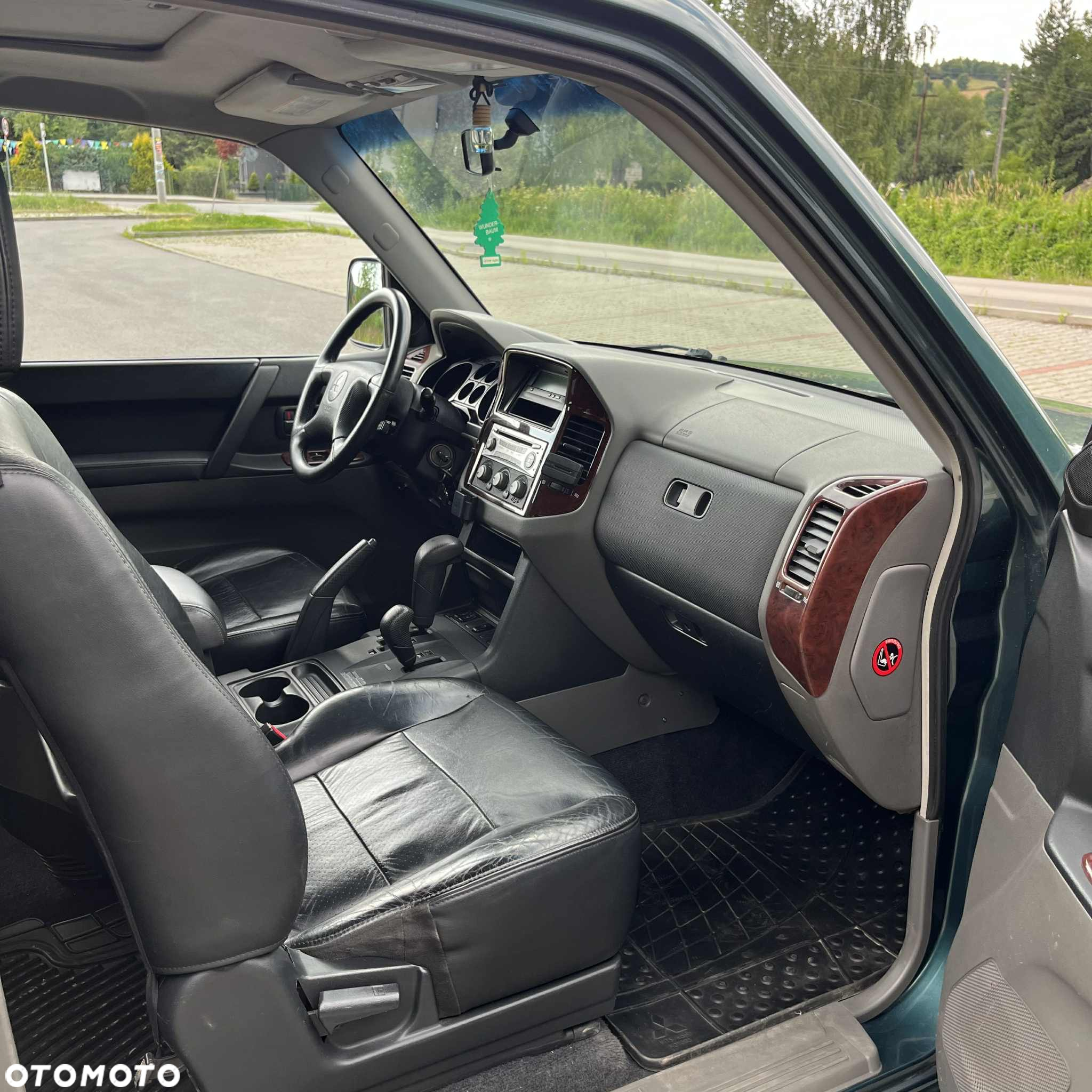 Mitsubishi Pajero - 21