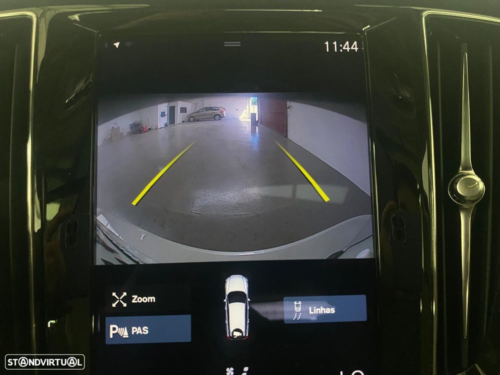 Volvo V60 2.0 B4 Momentum Geartronic - 29