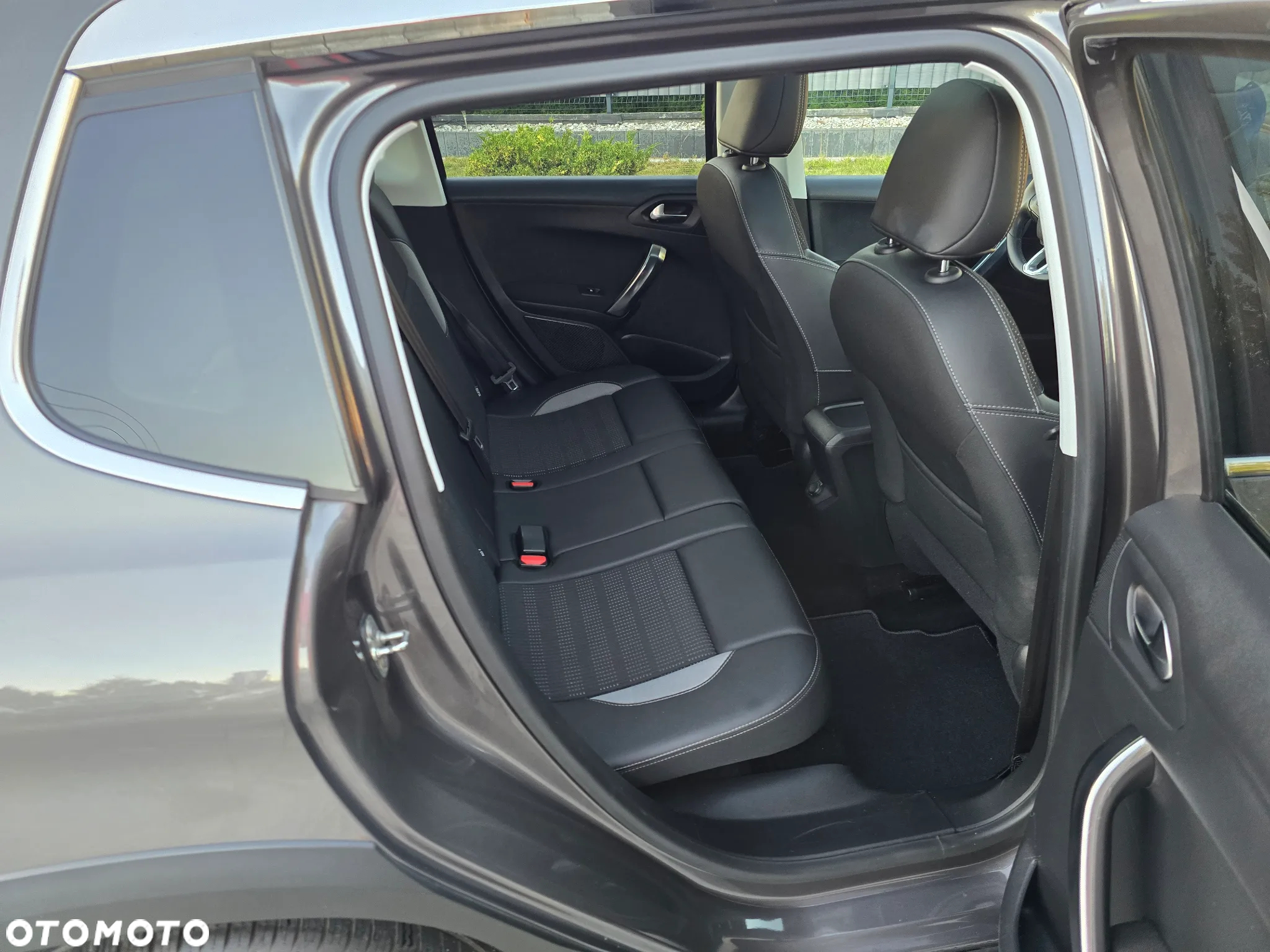 Peugeot 2008 1.2 Pure Tech GPF Allure S&S - 14