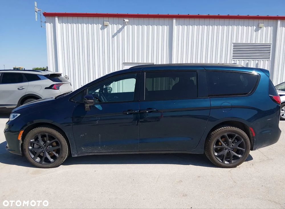 Chrysler Pacifica - 2