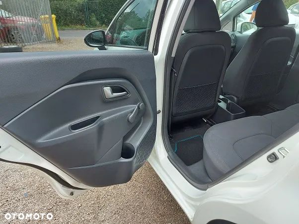 Kia Rio 1.2 M - 11