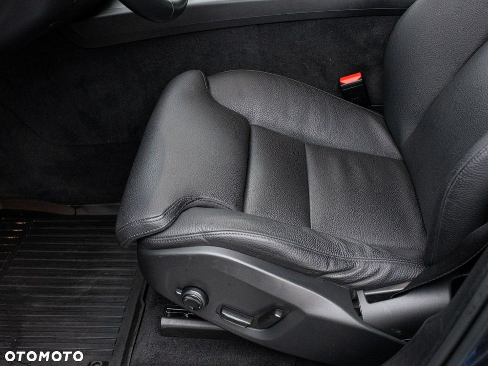 Volvo XC 60 B4 D AWD Inscription - 11