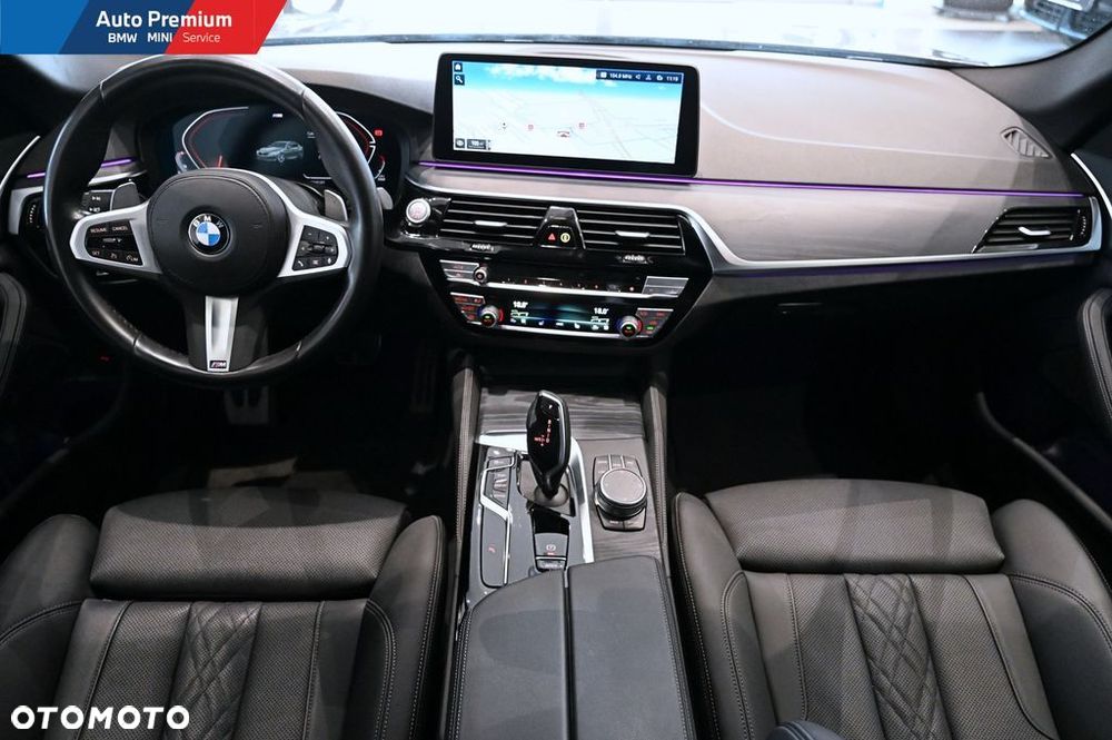 BMW Seria 5 530d xDrive mHEV - 12