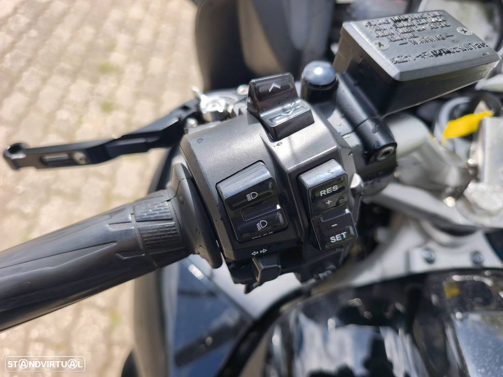Yamaha FJR 1300 - 6