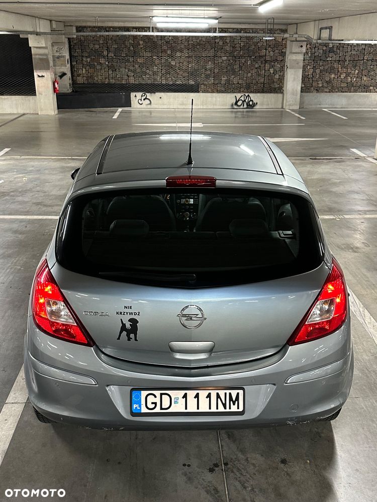 Opel Corsa 1.2 16V Cosmo - 9