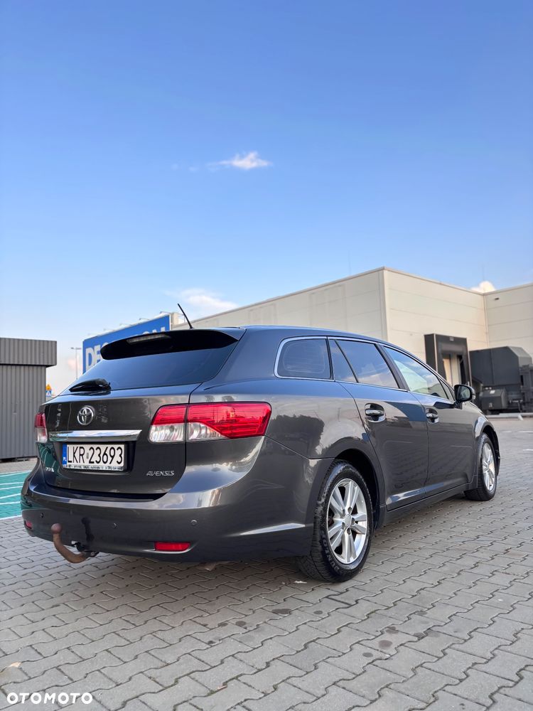Toyota Avensis 2.0 D-4D Sol - 17