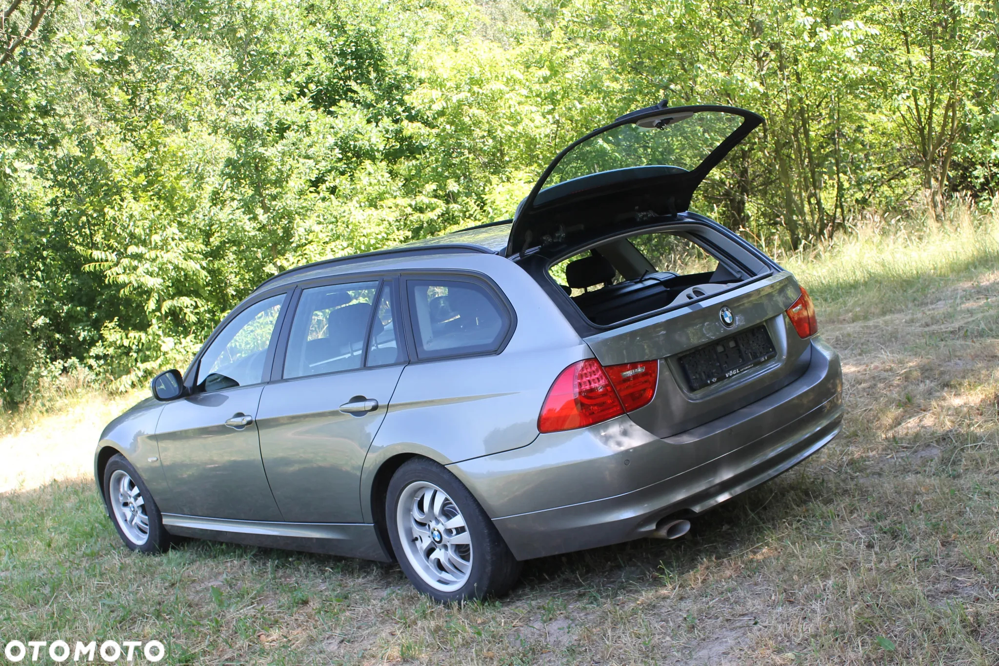 BMW Seria 3 318d DPF Touring Edition Exclusive - 8