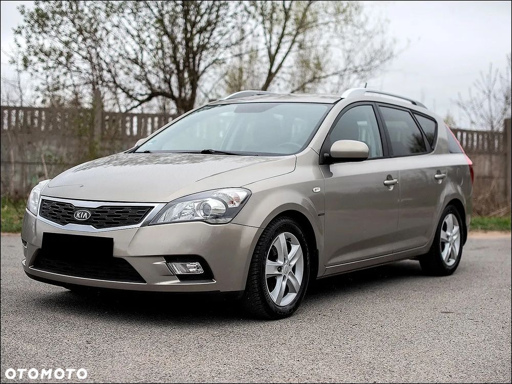 Kia Ceed - 8
