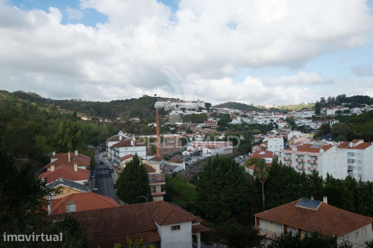 Terreno Urbano com Ruína para Construção de Prédio em Alenquer - Grande imagem: 4/15