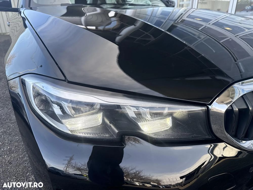 BMW Seria 3 330e Aut. Sport Line - 28