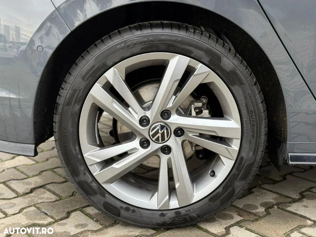 Volkswagen Golf 1.5 eTSI ACT DSG MHEV R-Line - 24