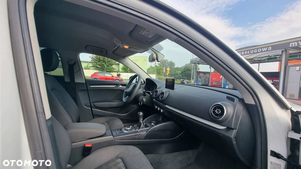Audi A3 Sportback 1.6 TDI ultra Attraction - 4