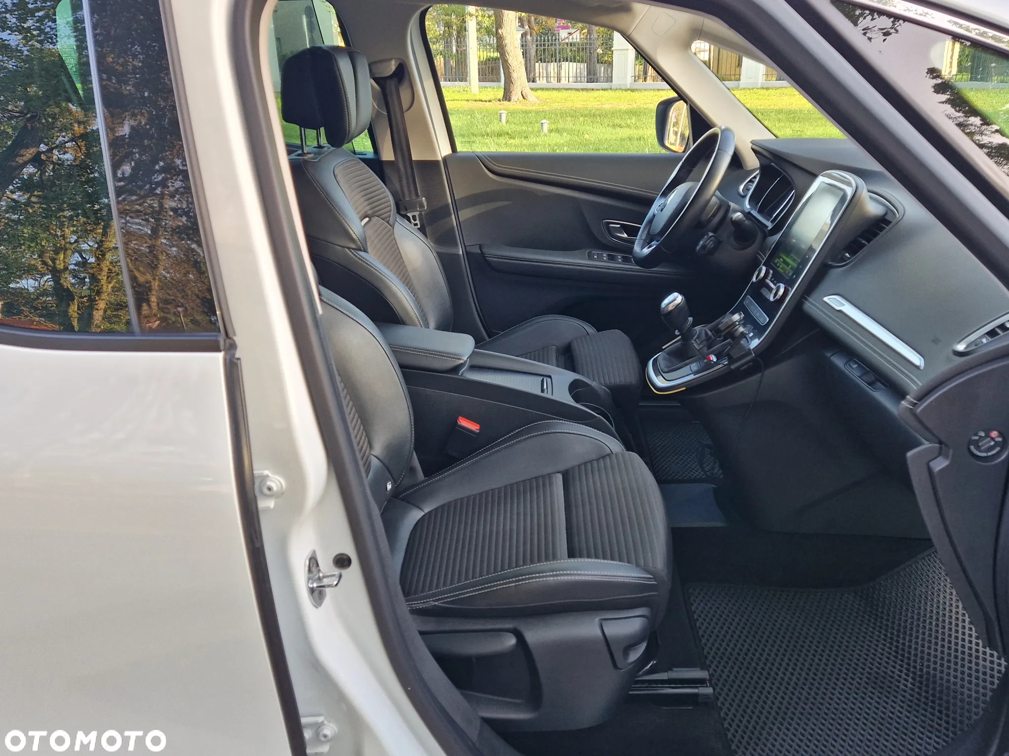 Renault Grand Scenic ENERGY TCe 130 BOSE EDITION - 25