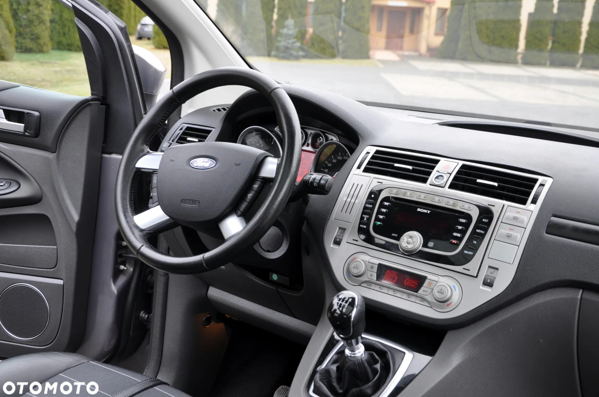 Ford Kuga 2.0 TDCi 4x4 Titanium - 28
