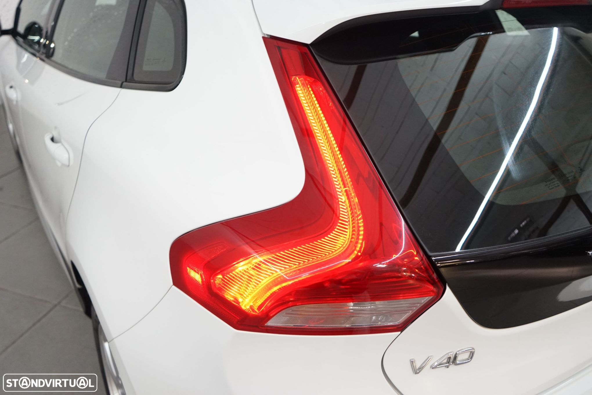 Volvo V40 Cross Country 1.6 D2 Summum - 10