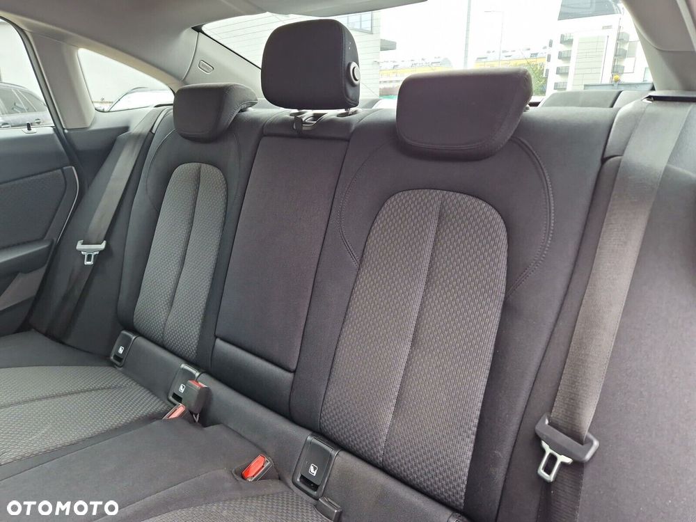 BMW Seria 2 218d Advantage sport - 24