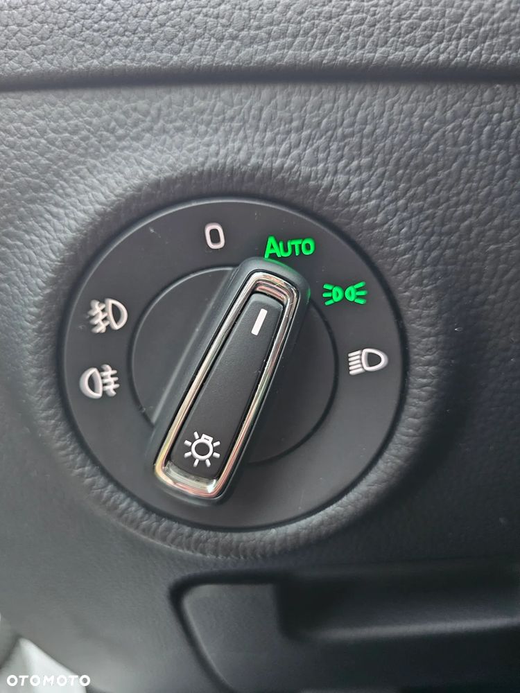 Skoda Superb 2.0 TDI DSG Premium Edition - 27