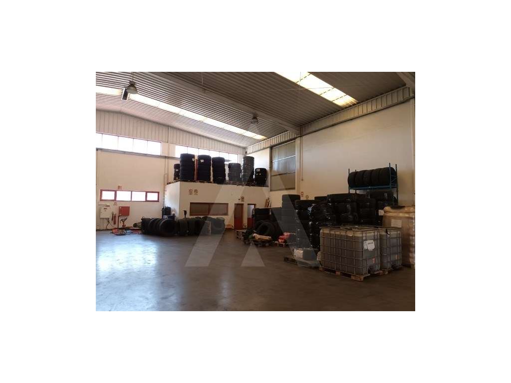 Armazém em Zona Industrial de Albergaria-a-Velha! - Grande imagem: 3/19