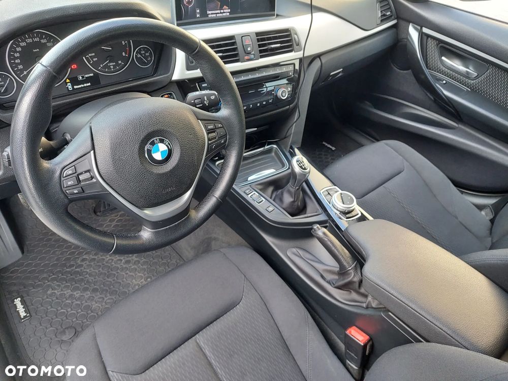 BMW Seria 3 320d - 23