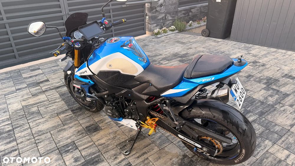 Suzuki GSR - 4
