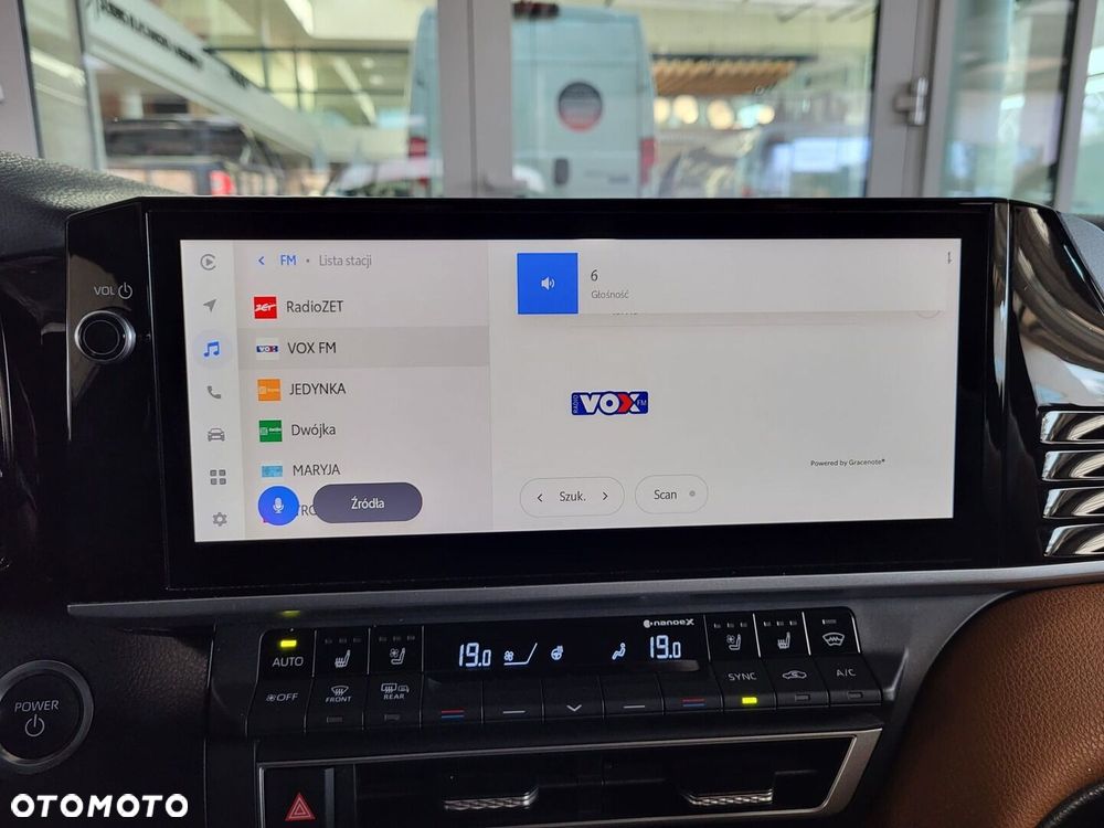 Toyota Camry - 19