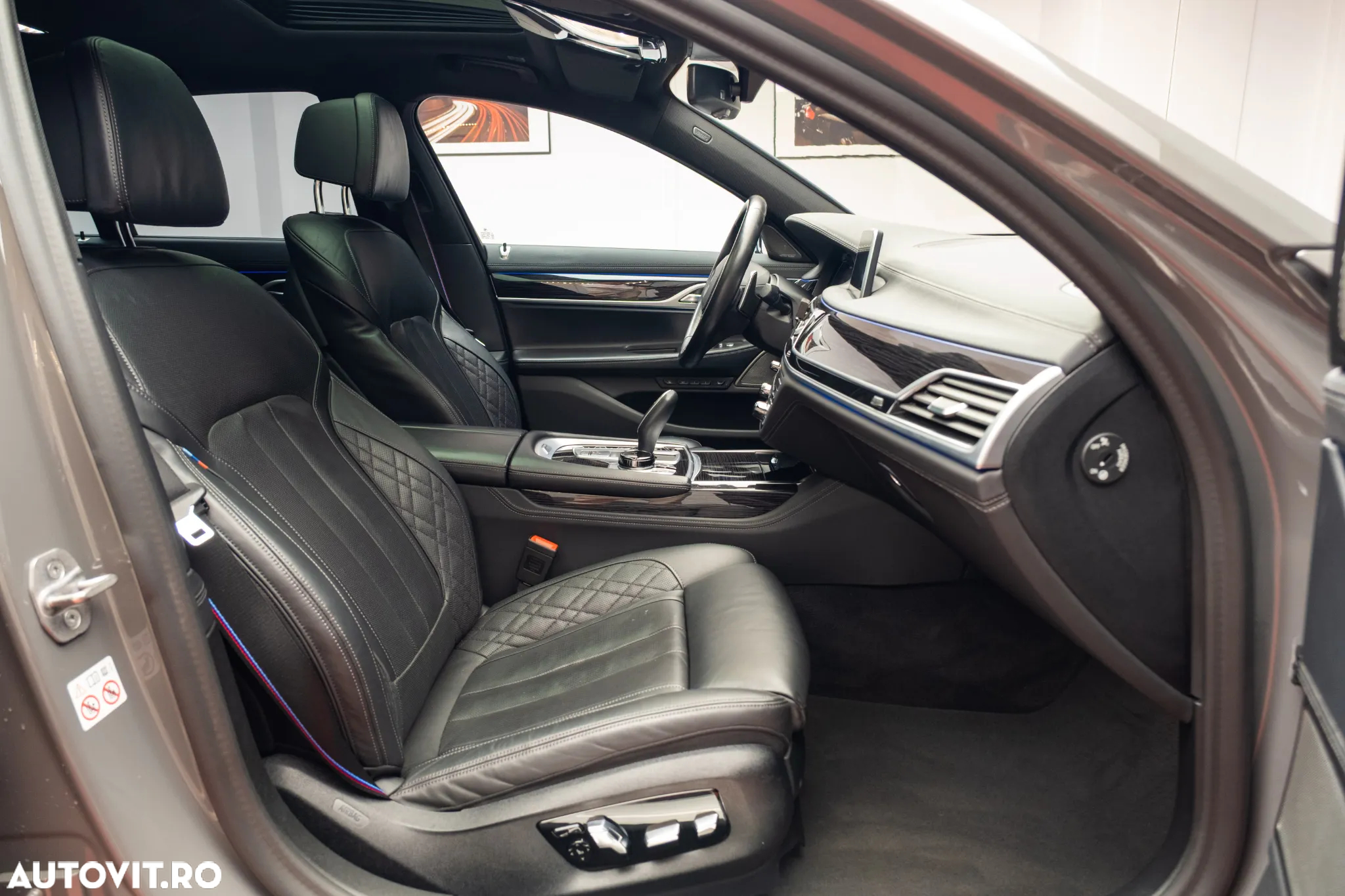 BMW Seria 7 745e - 39