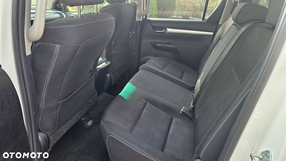 Toyota Hilux 2.8 D-4D Double Cab SR5 4x4 - 26