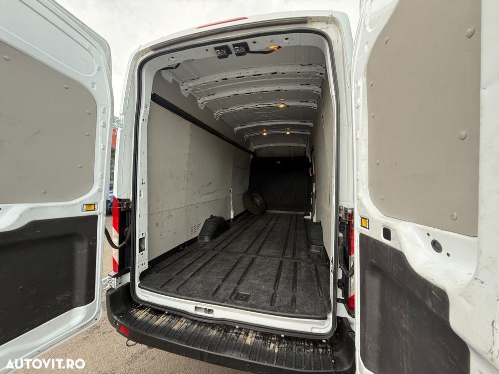 Ford Transit 350 2.0 EcoBlue HDT 130 CP L4 RWD DCAB Trend - 16