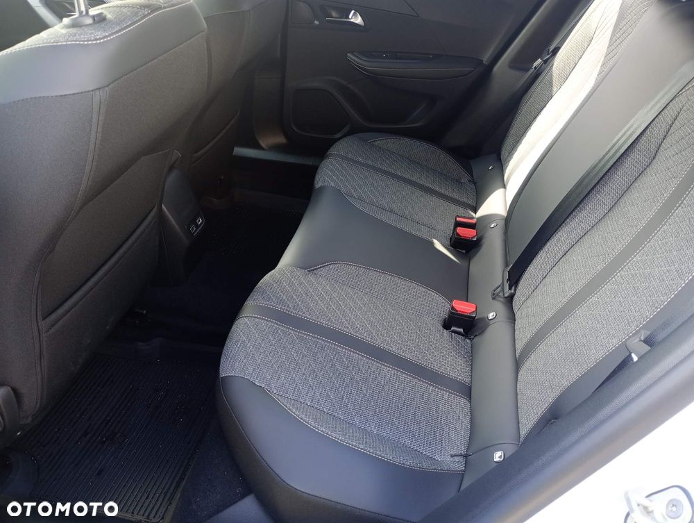 Peugeot 2008 PureTech 130 Allure S&S EAT8 - 10