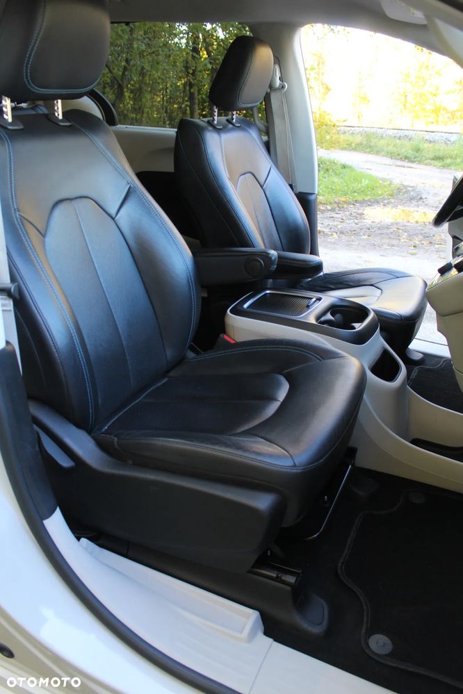 Chrysler Pacifica - 27