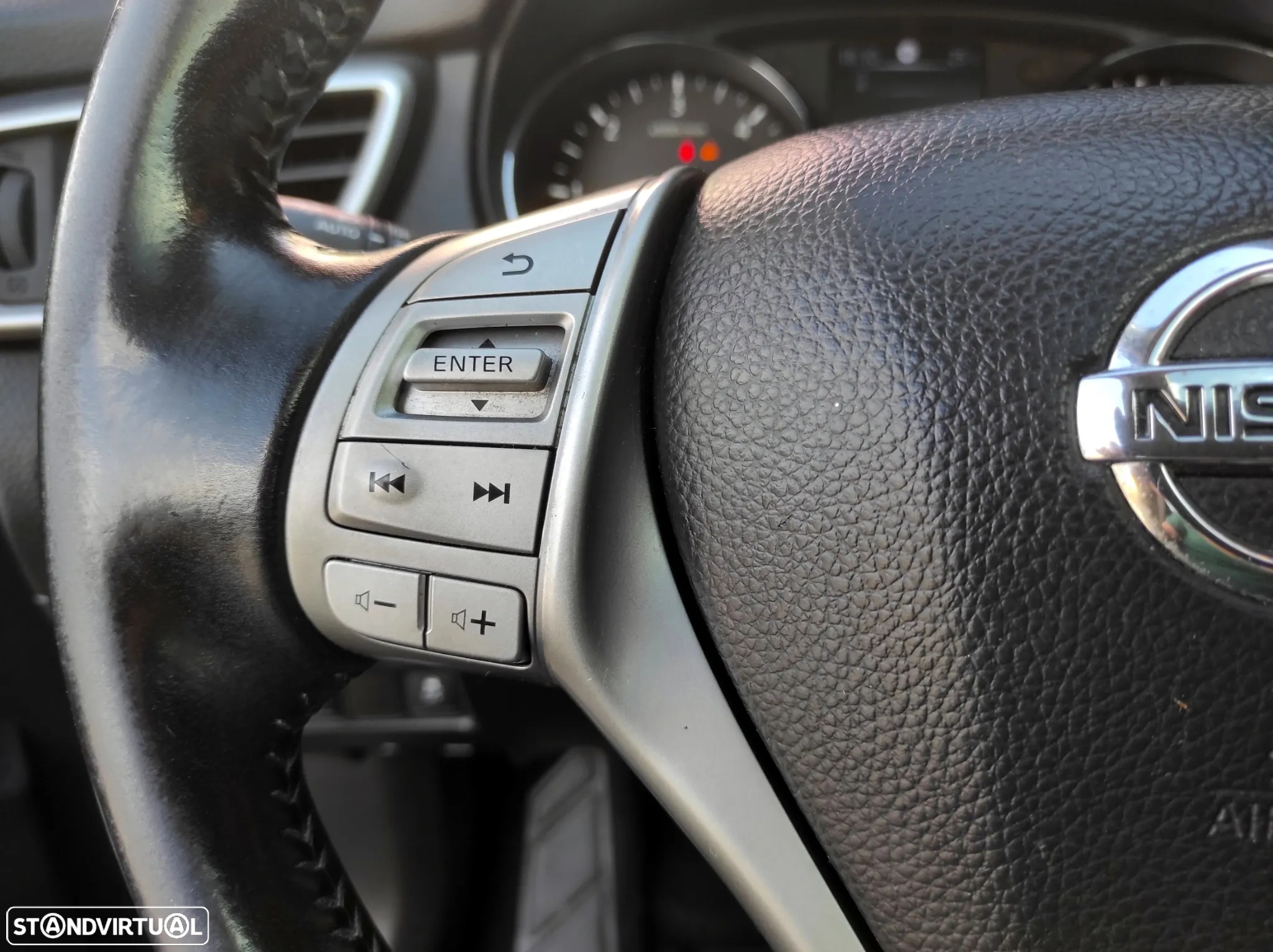 Nissan Qashqai 1.5 dCi N-Connecta 18 - 26