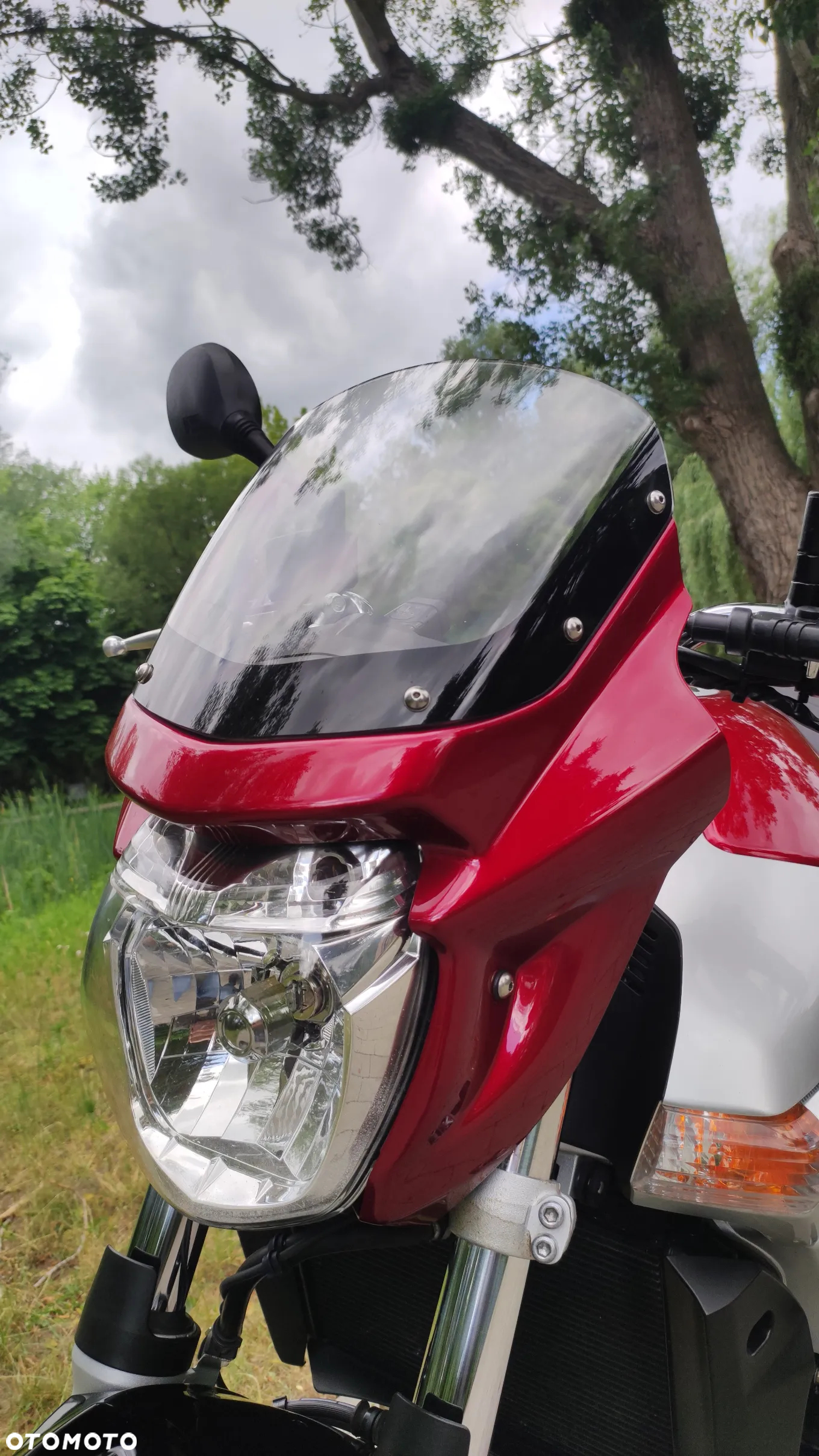 Suzuki GSR - 8