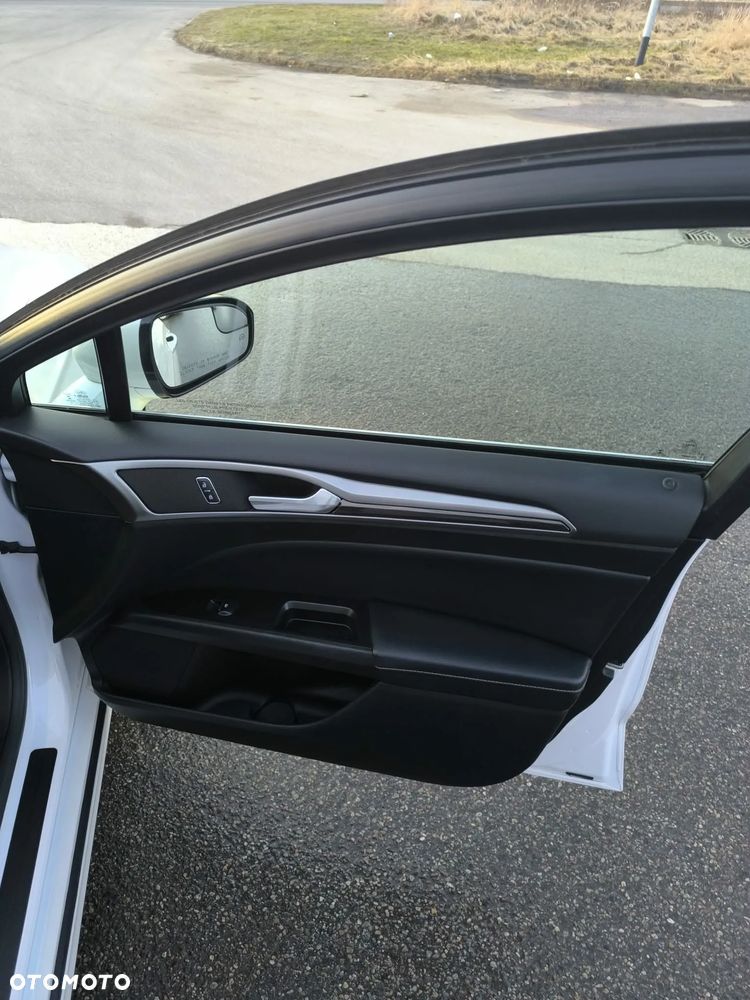 Ford Fusion - 12
